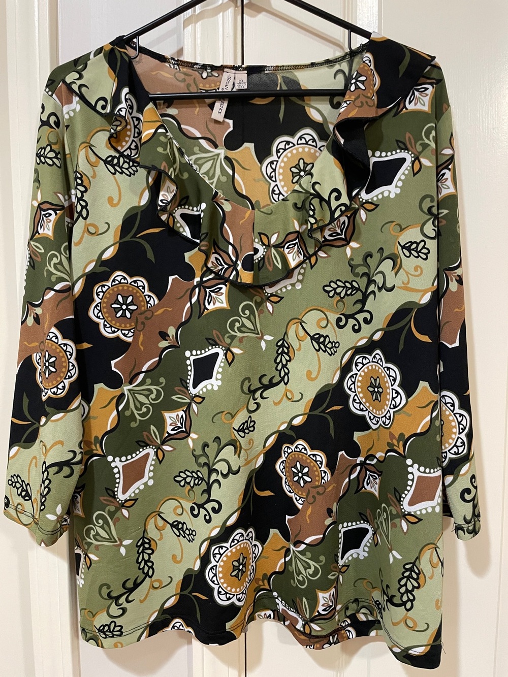 Susan Lawrence Women’s Ruffled V-Neck Printed Skirt in Olive Multi - Unbranded 2
